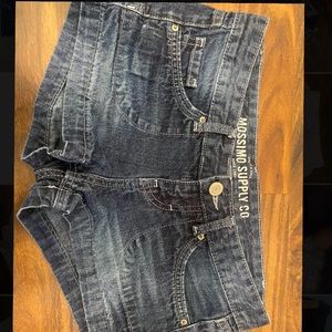 Low rise vintage looking jean shorts